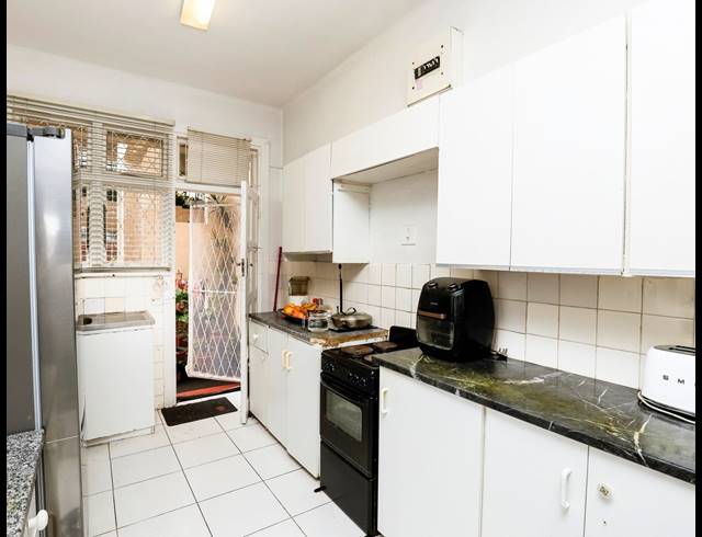 2.5 BEDROOM APARTMENT FOR SALE IN ESSENWOOD